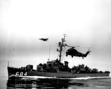 USS DeLong (DE-684) operating with U.S. Naval Reserve anti-submarine forces, in March 1960 (L45-74.07.01)