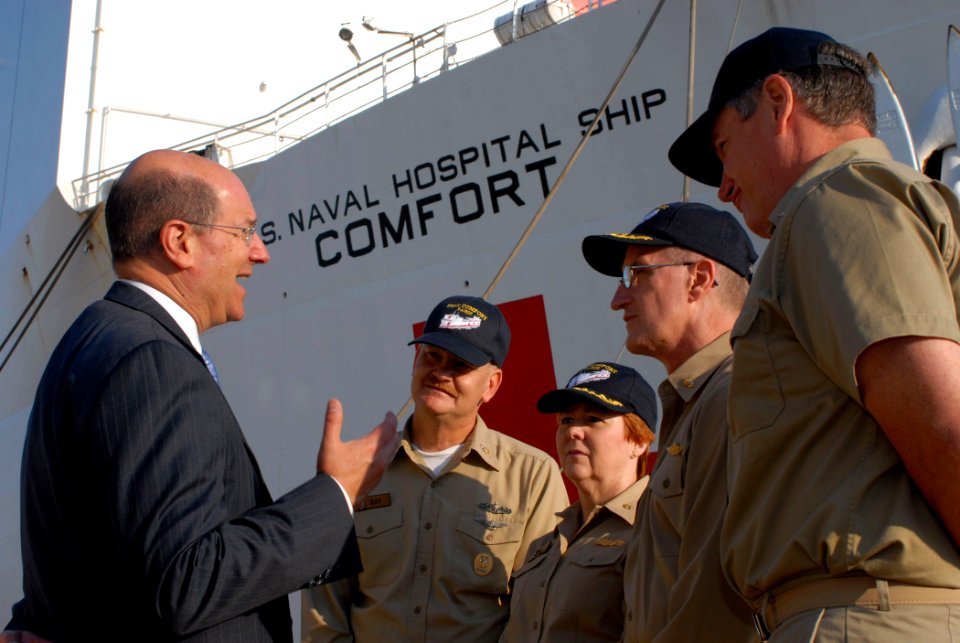 US Navy 070606-N-6081J-041 Secretary of the Navy (SECNAV) the Honorable Donald C. Winter speaks with Capt. Bruce Boynton (second from right), commanding officer of the Medical Treatment Facility aboard the Military Sealift Comm