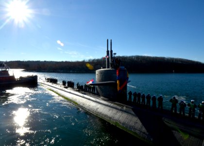 USS Dallas returns to homeport . (11074518215)