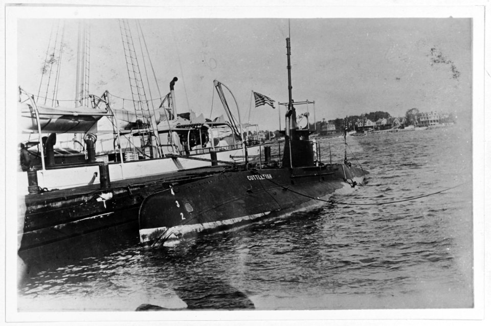 USS Cuttlefish (Submarine No. 11) - NH 37