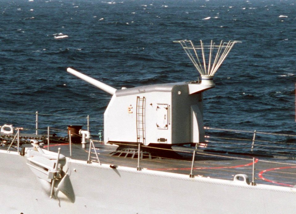 USS Davidson (FF 1045) 5 inch-38 cal Mark 30