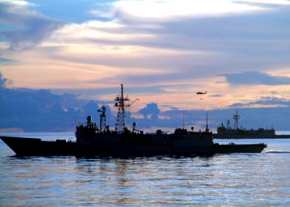 US Navy 070614-N-0120A-052 Guided-missile frigate USS Ford (FFG 54) and USS Jarrett (FFG 33) transit together during a practice underway vertical replenishment with dock landing ship USS Harpers Ferry (LSD 49)