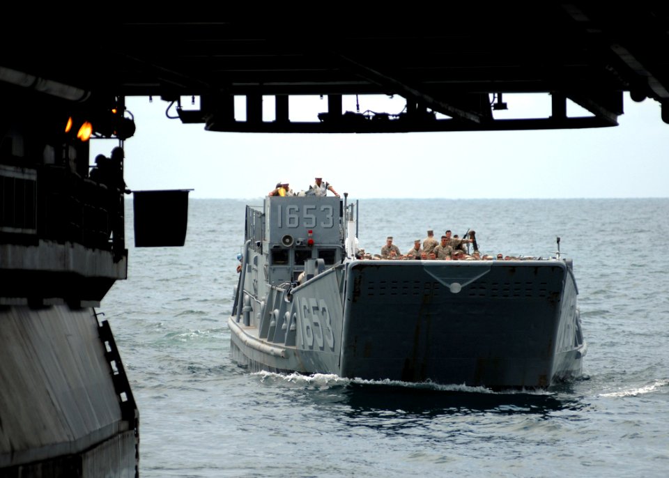 US Navy 070615-N-0841E-051 Landing Craft Utility (LCU) 1653 assigned to Assault Craft Unit (ACU) 4 loaded with Marines from Marine Expeditionary Unit (MEU) 22 makes an approach into the well deck of amphibious assault ship USS