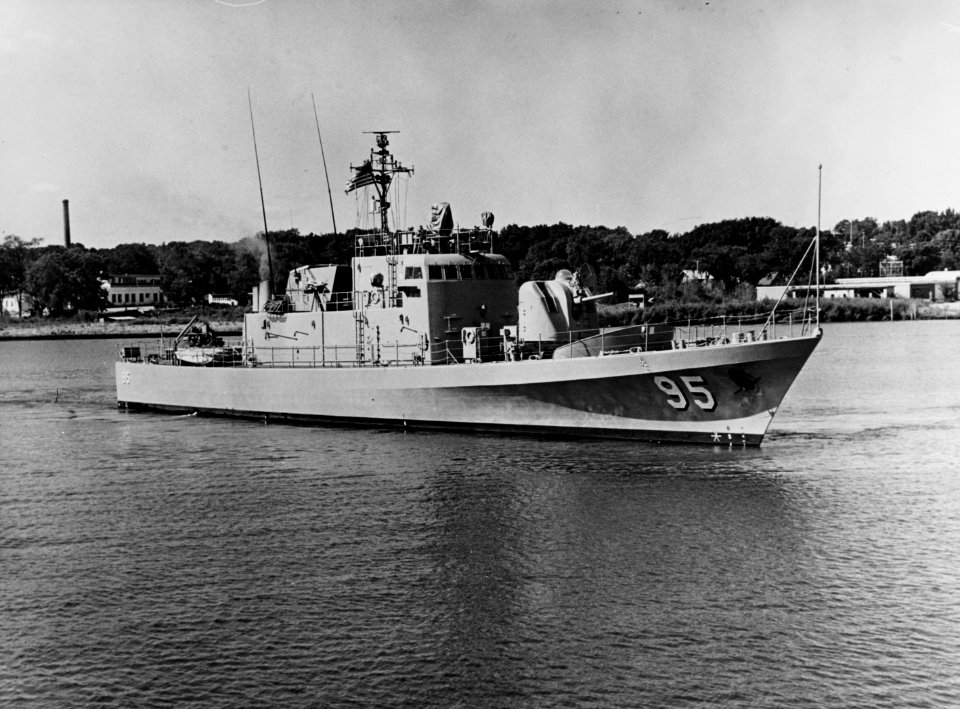 USS Defiance (PG-95) in Sturgeon Bay on 21 August 1969