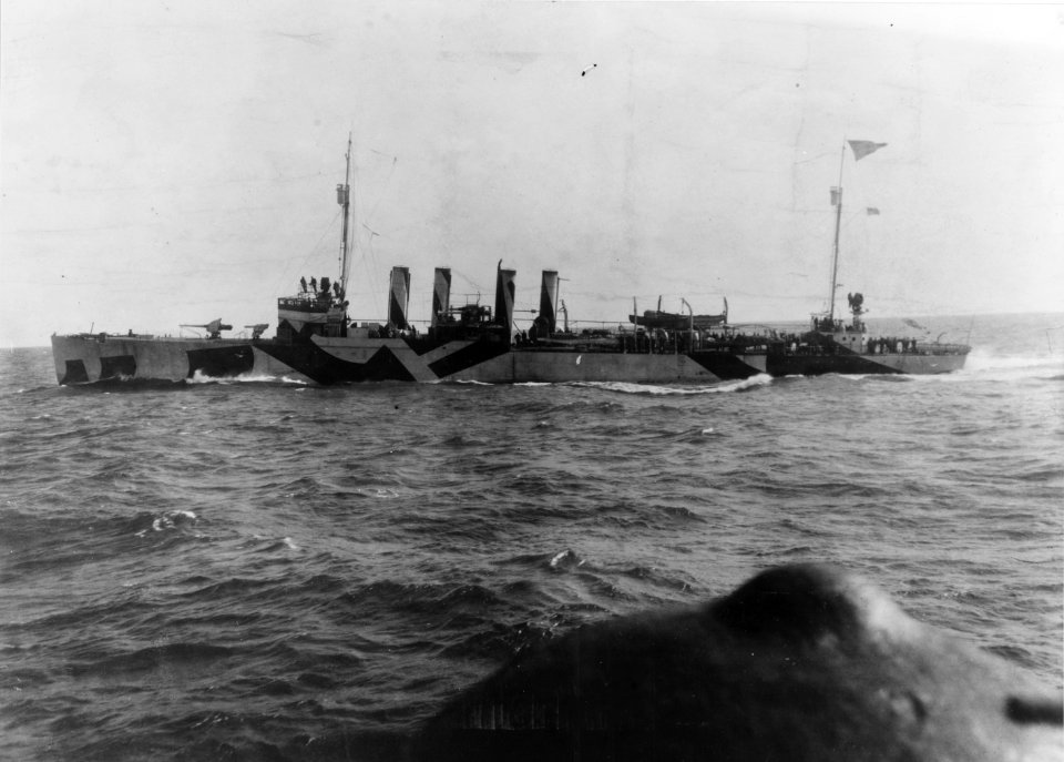 USS Craven (DD-70) underway in November 1918 (19-N-16455)