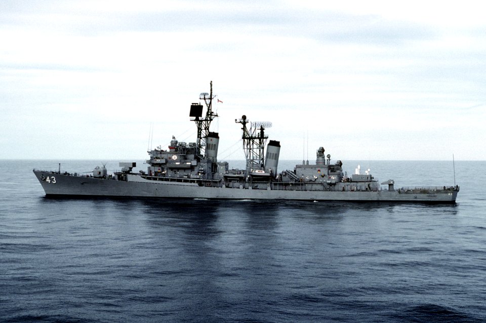 USS Dahlgren (DDG-43) off South America in 1991
