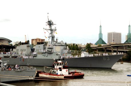 US Navy 070607-N-2143T-009 The guided-missile destroyer USS Howard (DDG 83) arrives to help celebrate Portland's Fleet Week festivities during the city's 100th Annual Rose Festival