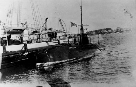 USS Cuttlefish (Submarine No. 11) - NH 37