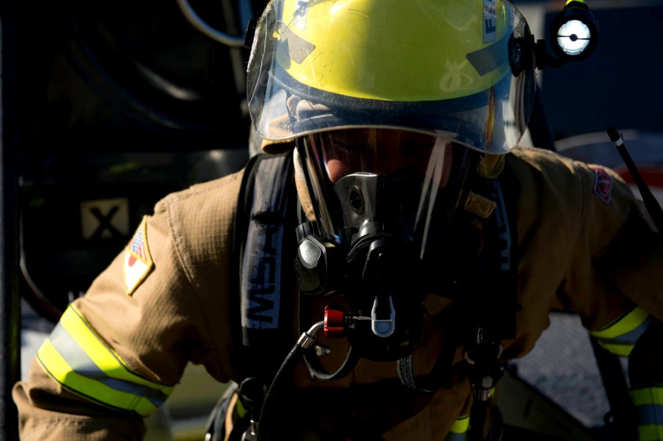 USS Curtis Wilbur integrated fire drill 121116-N-IY633-080