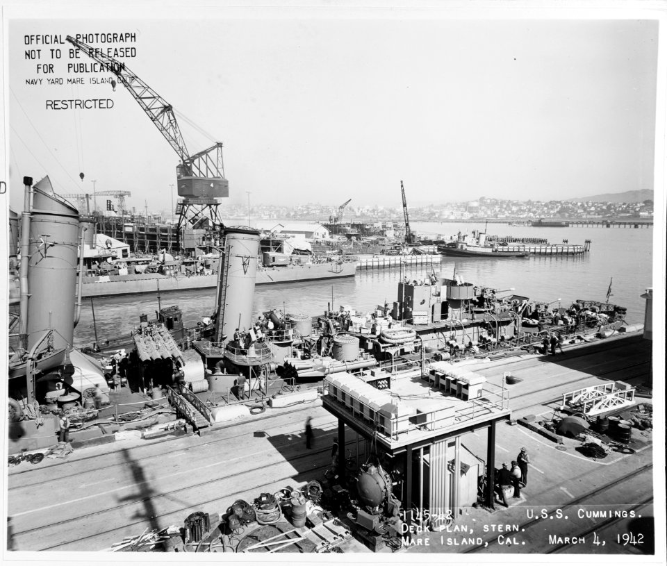 USS Cummings (DD-365) - 19-N-28671