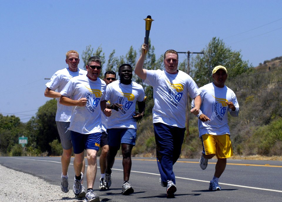 US Navy 070614-N-8607R-043 Sailors from Naval Base Ventura County's Force Protection Department participate in the 2007 Southern California Law Enforcement Torch Run