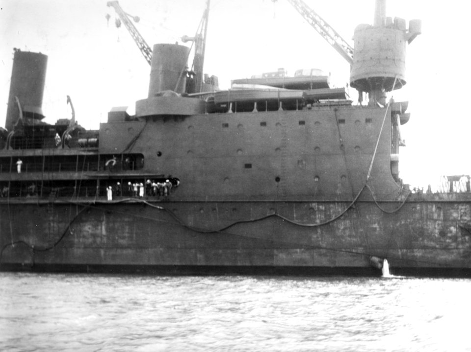 USS Curtiss (AV-4) delivers gasoline to Wake Island on 1 November 1941 (80-G-13370)