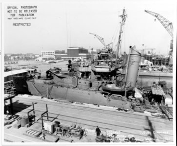 USS Cummings (DD-365) - 19-N-28672