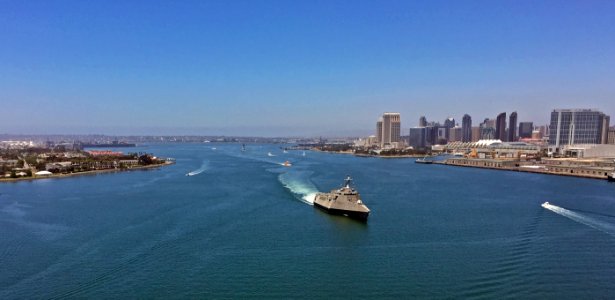 USS Coronado transits San Diego Bay. (18962832659) photo