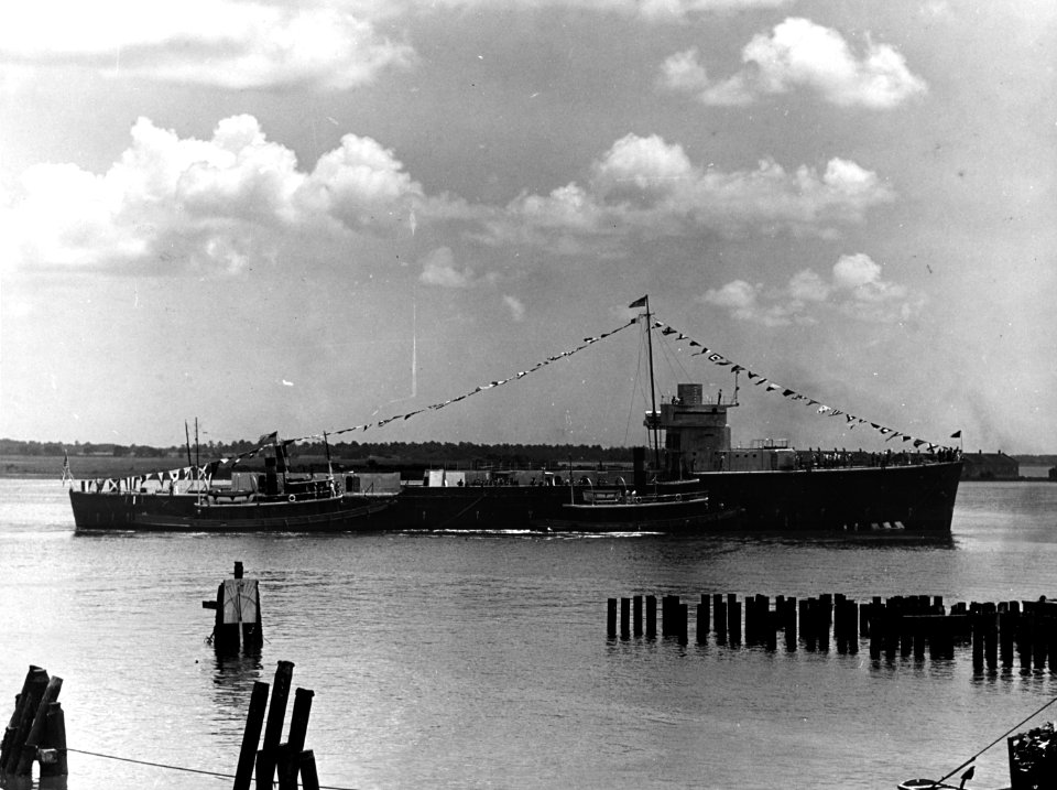 USS Corry (DD-463) after she was launched at the Charleston Naval Shipyard, South Carolina (USA), on 28 July 1941 (NH 55397)