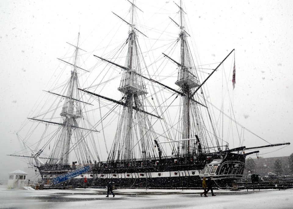 USS Constitution weathers snowstorm 140118-N-SU274-004