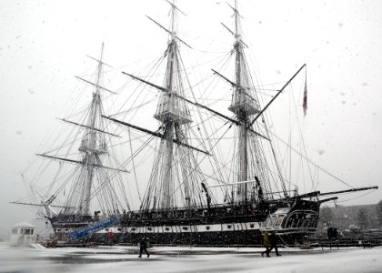 USS Constitution weathers snowstorm 140118-N-SU274-004