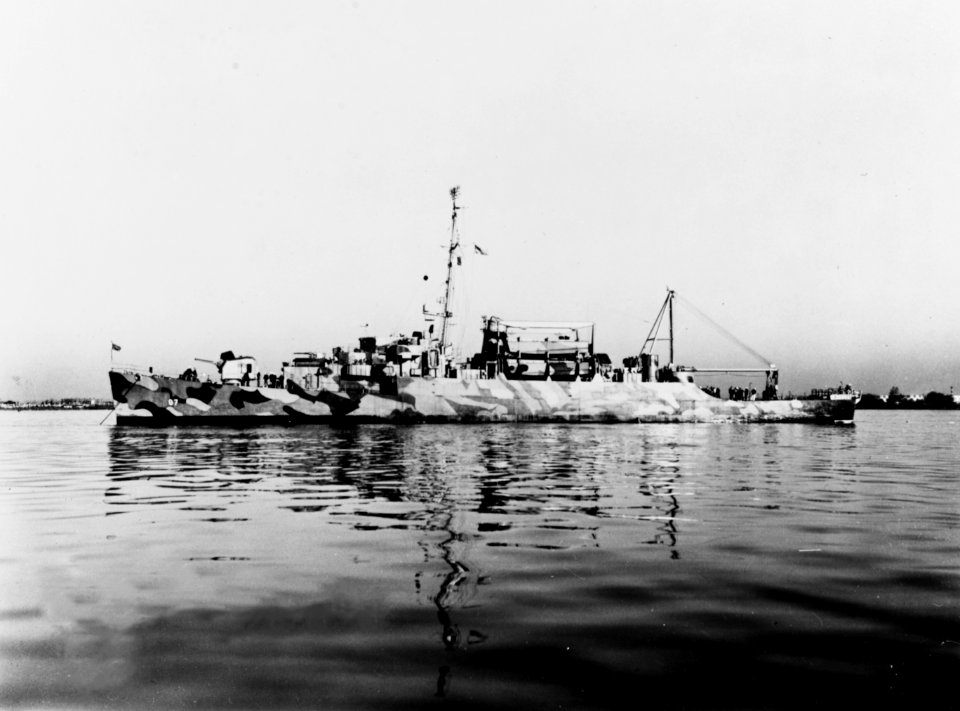 USS Crosley (APD-87) anchored off Philadelphia Naval Shipyard on 30 October 1944 (NH 91584)
