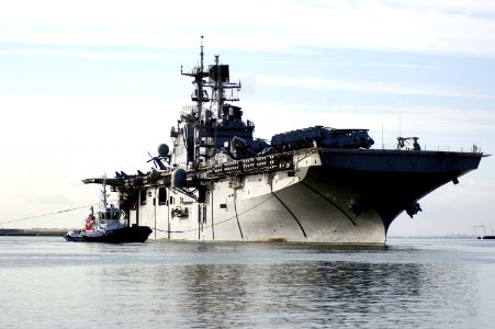 US Navy 070620-N-0803S-001 Amphibious assault ship USS Bataan (LHD 5) pulls out of the Naval Station Rota Harbor