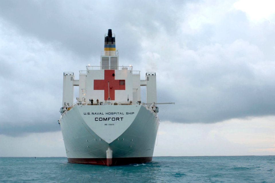 US Navy 070622-N-7088A-022 The Military Sealift Command hospital ship USNS Comfort (T-AH 20), anchored several miles off the coast of Belize