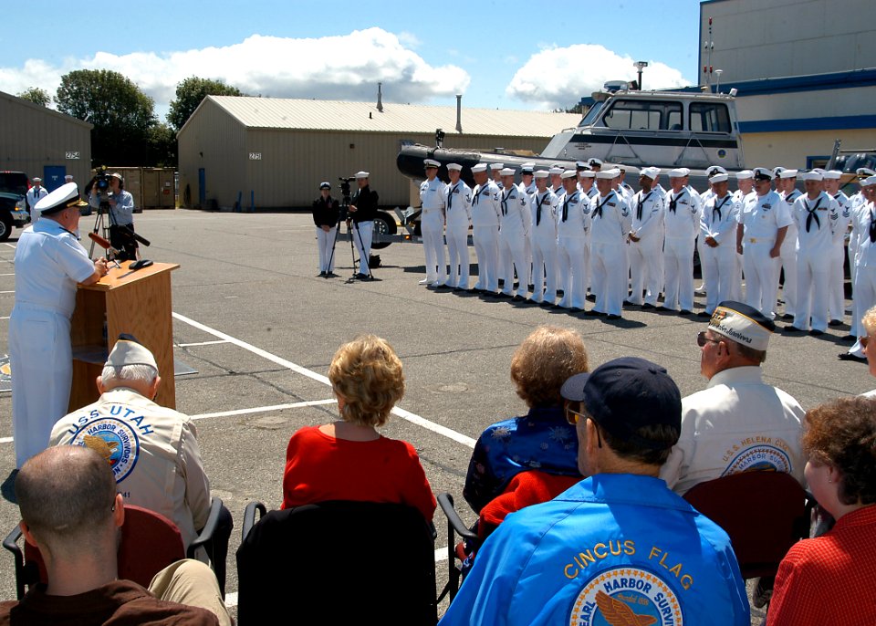 US Navy 070621-N-6247M-002 Rear Adm. Robert Passmore, vice commander of Navy Reserve Forces Command, talks to members of Explosive Ordnance Disposal Mobile Unit 11 during an awards ceremony held at Whidbey Island Naval Air Stat