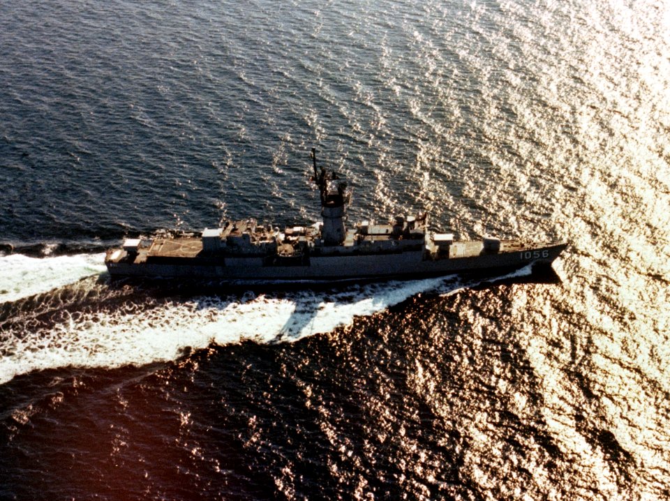 USS Connole (FF-1056) underway in the Atlantic Ocean, in 1979 (6391389)