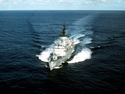 USS Connole (FF-1056) underway in the Atlantic Ocean on 12 August 1988 (6442962)