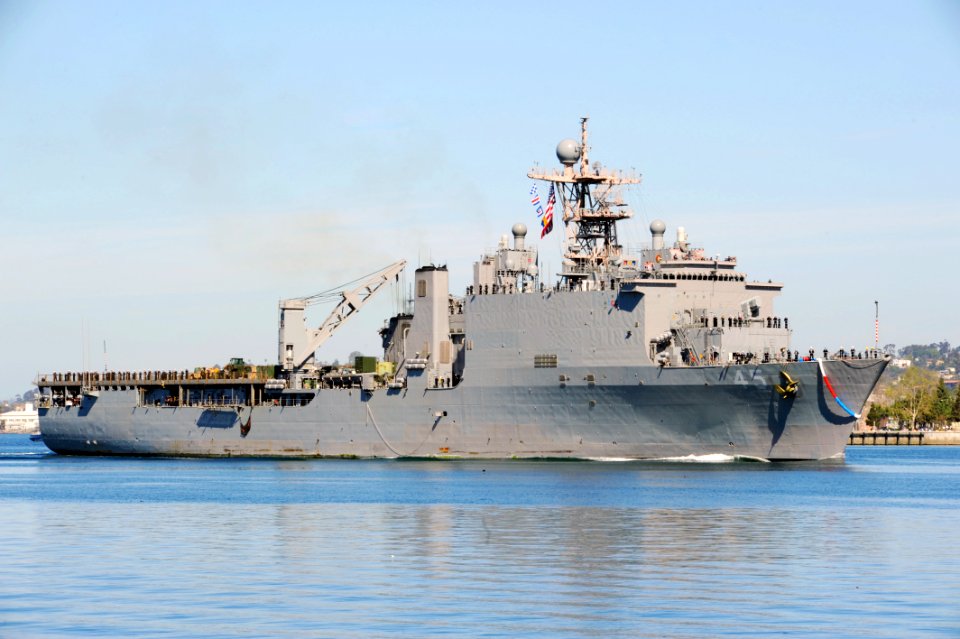 USS Comstock returns to home port 150225-N-DH124-116