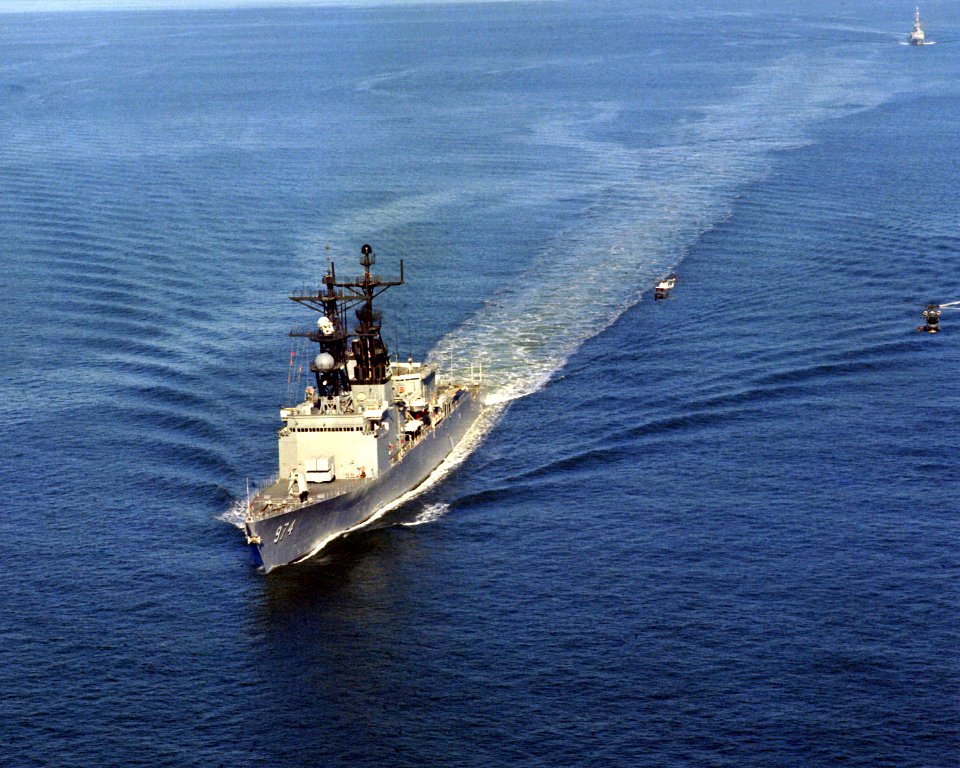 USS Comte de Grasse (DD-974) and De Grasse (D 612) at bicentennial at Yorktown