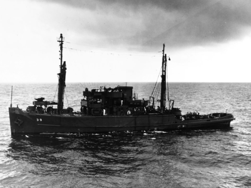 USS Conserver (ARS-39) underway in the Pacific Ocean on 27 August 1945 (80-G-366398)