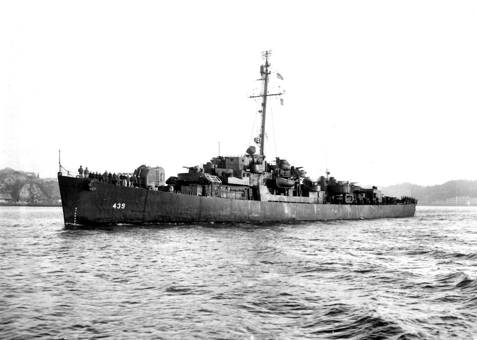 USS Conklin (DE-439) underway in San Francisco Bay, California (USA), on 16 September 1945