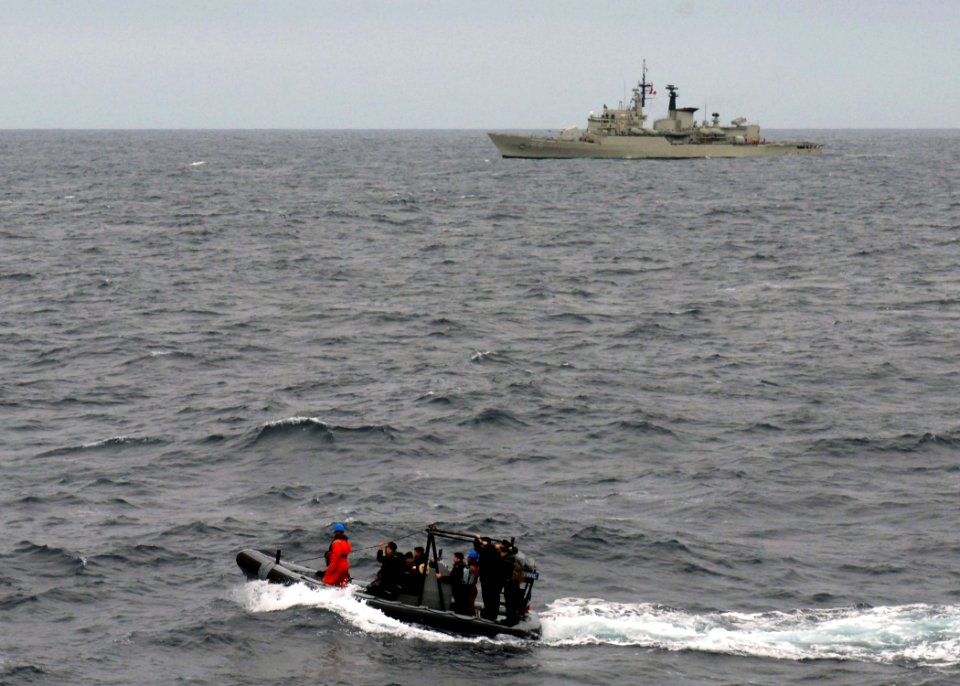 US Navy 070626-N-8861F-037 After the closing ceremonies of UNITAS Pacific 2007 the Commanding Officers return back to there respected ships by either helicopter or in this case a small boat