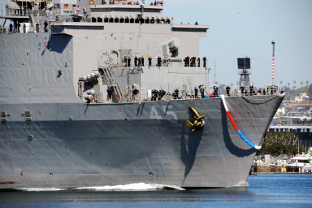 USS Comstock returns to home port 150225-N-DH124-115
