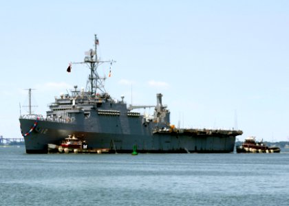 US Navy 070703-N-5330L-007 Amphibious transport dock USS Shreveport (LPD 12) returns to her homeport with Bataan Expeditionary Strike Group (ESG) after a six-month deployment