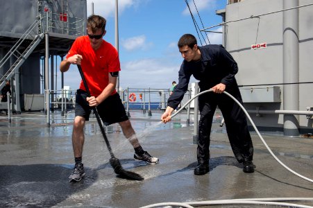 USS Comstock washdown 150210-N-CU914-090