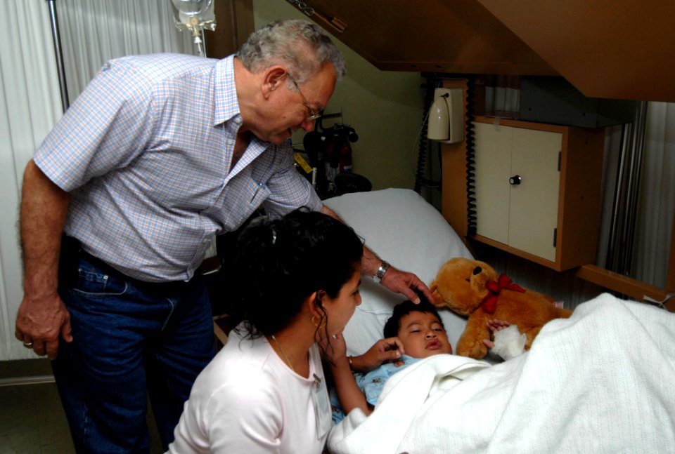US Navy 070630-N-7088A-078 Guatemalan Vice President Dr. Eduardo Stein Barillas visits with a patient and his mother aboard Military Sealift Command hospital ship USNS Comfort (T-AH 20)