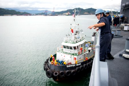 USS Comstock arrives in Malaysia 150122-N-CU914-012