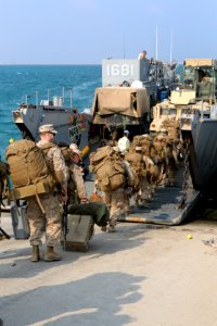 USS Comstock (LSD 45) 141217-M-RR352-159 (16086042095)