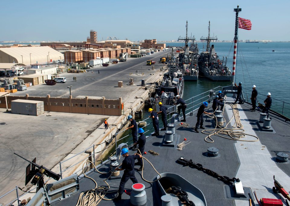 USS Comstock (LSD 45) 141005-N-CU914-037 (15307606779)