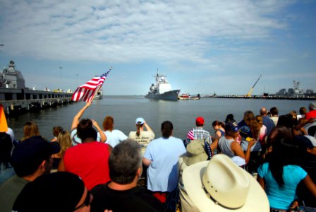 US Navy 070703-N-4515N-170 Family and friends of Sailors aboard guided-missile cruiser USS Vella Gulf (CG 72) watch as the ship pulls into port at Naval Station Norfolk after a six-month deployment as part of Bataan Expeditiona photo