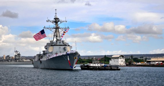 USS Chung-Hoon returns to Pearl Harbor 131001-N-QG393-065