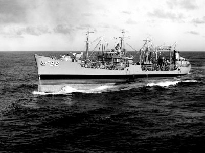 USS Cimarron (AO-22) underway at sea on 16 November 1965 (NH 97824)