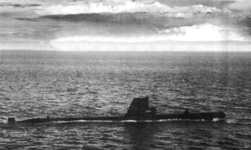 USS Cobbler (SS-344) underway in the Atlantic Ocean in July 1959