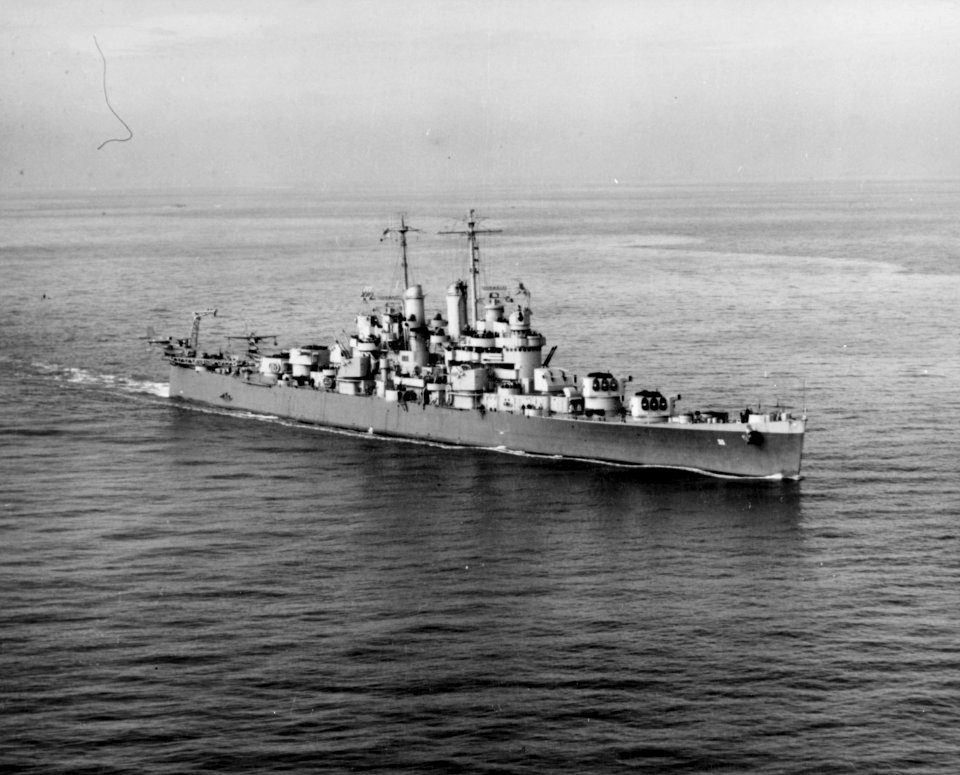 USS Cleveland (CL-55) underway at sea in late 1942 (NH 55173)