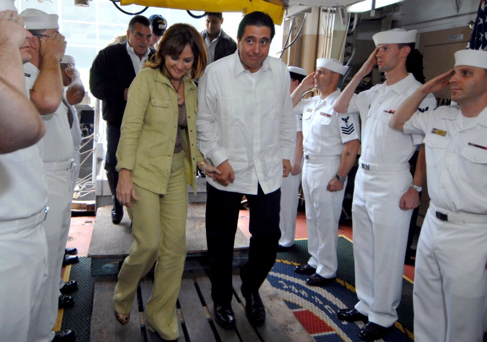 US Navy 070709-N-0194K-183 President Martin Torrijos of Panama and first lady Vivian de Torrijos are welcomed by sideboys as they board the Military Sealift Command hospital ship USNS Comfort (T-AH 20)