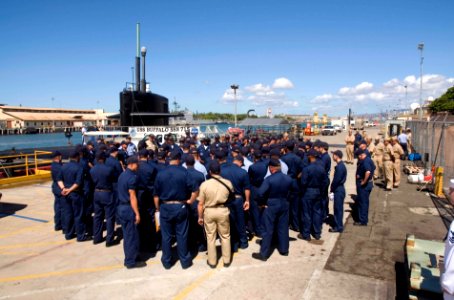 US Navy 070709-N-6674H-013 Cmdr. Brian N. Humm, commanding officer of USS Buffalo (SSN 715), addresses the crew of the Los Angeles-class fast attack submarine during an all-hands call on the pier photo