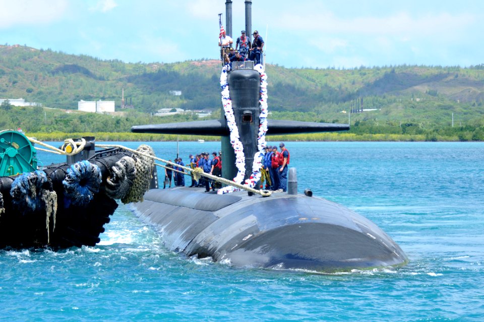 USS Chicago arrives at Apra Harbor. (8683114933)