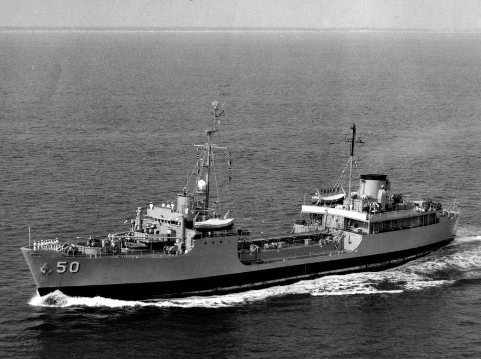 USS Chewaucan (AOG-50) underway in Hampton Roads, Virginia (USA), 18 August 1964 (L45-50.01.01)