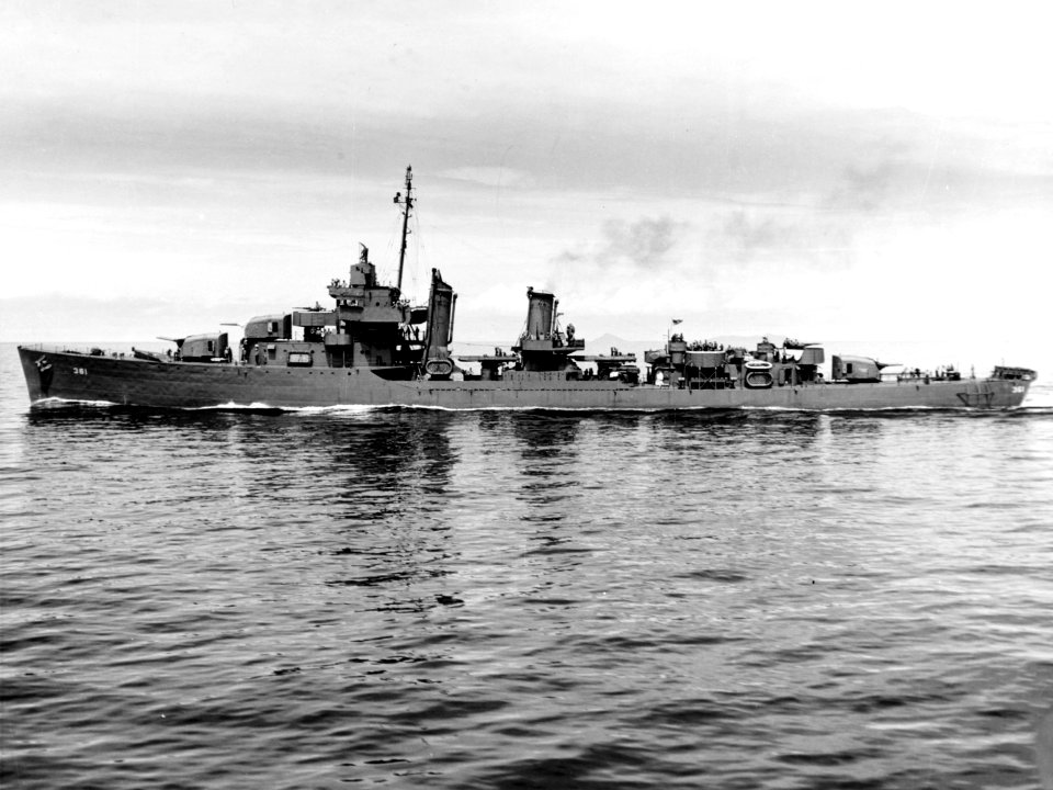 USS Clark (DD-361) underway near the Panama Canal Zone, 26 May 1943 (19-N-45346)