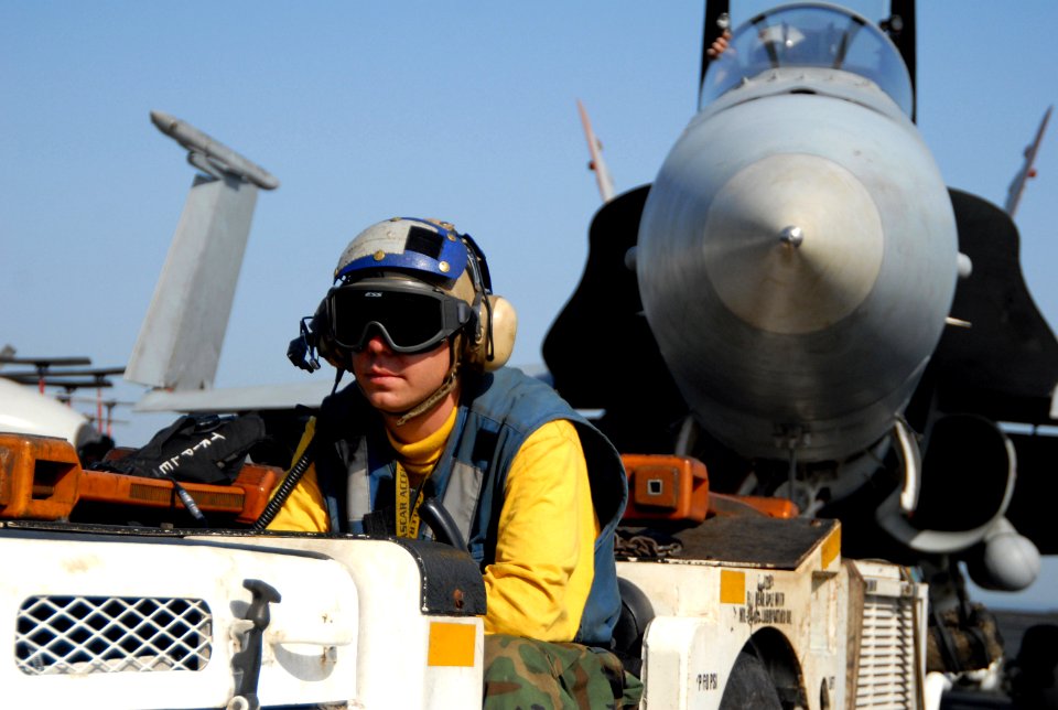 US Navy 070718-N-8119R-011 Aviation Boatswain's Mate (Handling) 3rd Class Troy Tilbury tows an F-A-18A Hornet